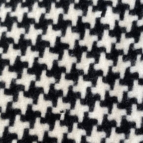 Burberry London Houndstooth Wool Scarf - Picture 4 of 5